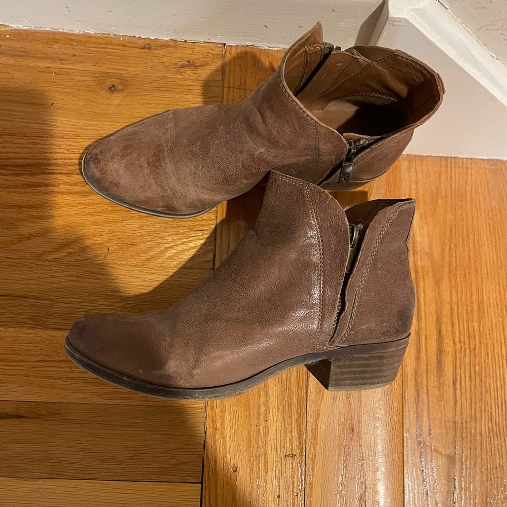 Lucky brand leather ankle boot size 8